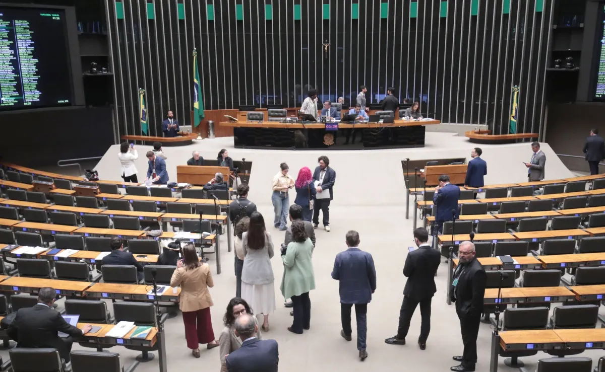 Câmara adota regime híbrido para servidores durante o período eleitoral